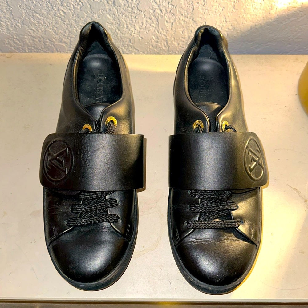 Louis Vuitton black leather band front row sneakers